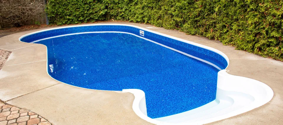 Bellagio pool liner installation photo
